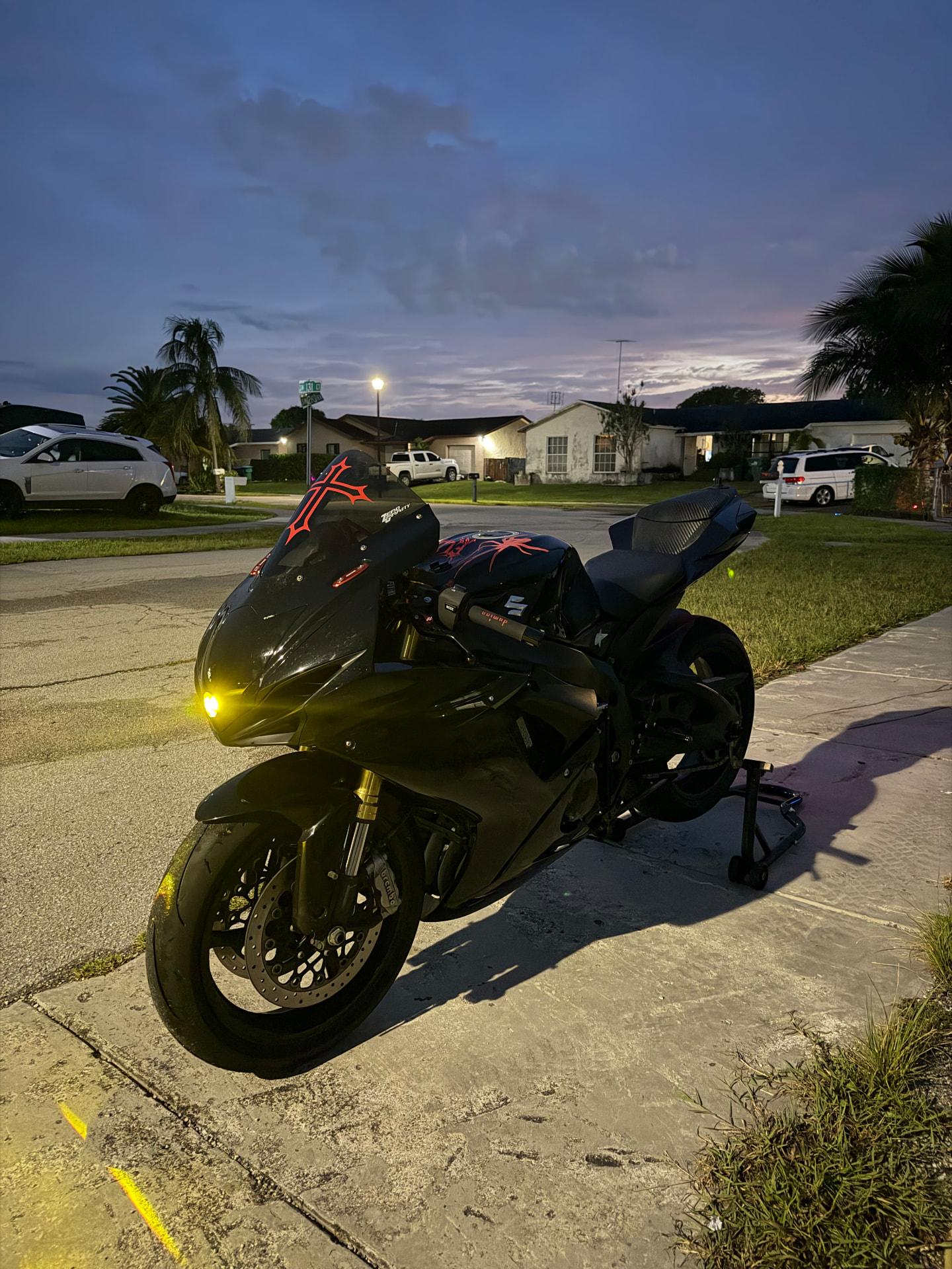 2014 Suzuki GSX-R750 parked at dusk